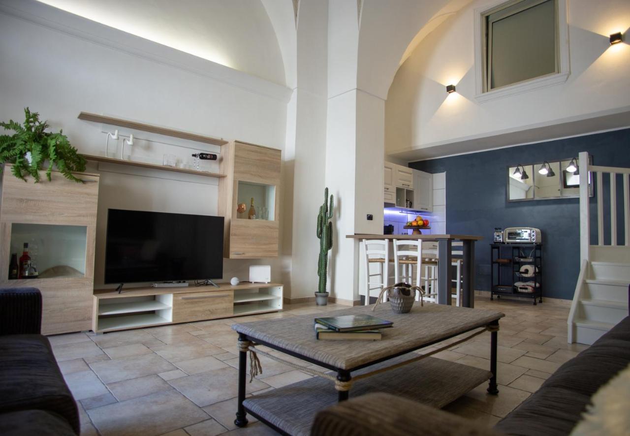 Casa Colombo - The Fab Stay บรินดิซิ ภายนอก รูปภาพ