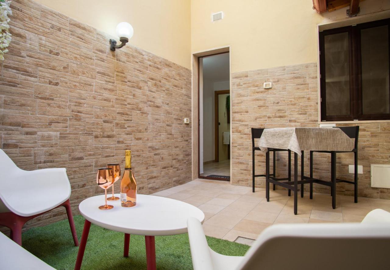 Casa Colombo - The Fab Stay บรินดิซิ ภายนอก รูปภาพ